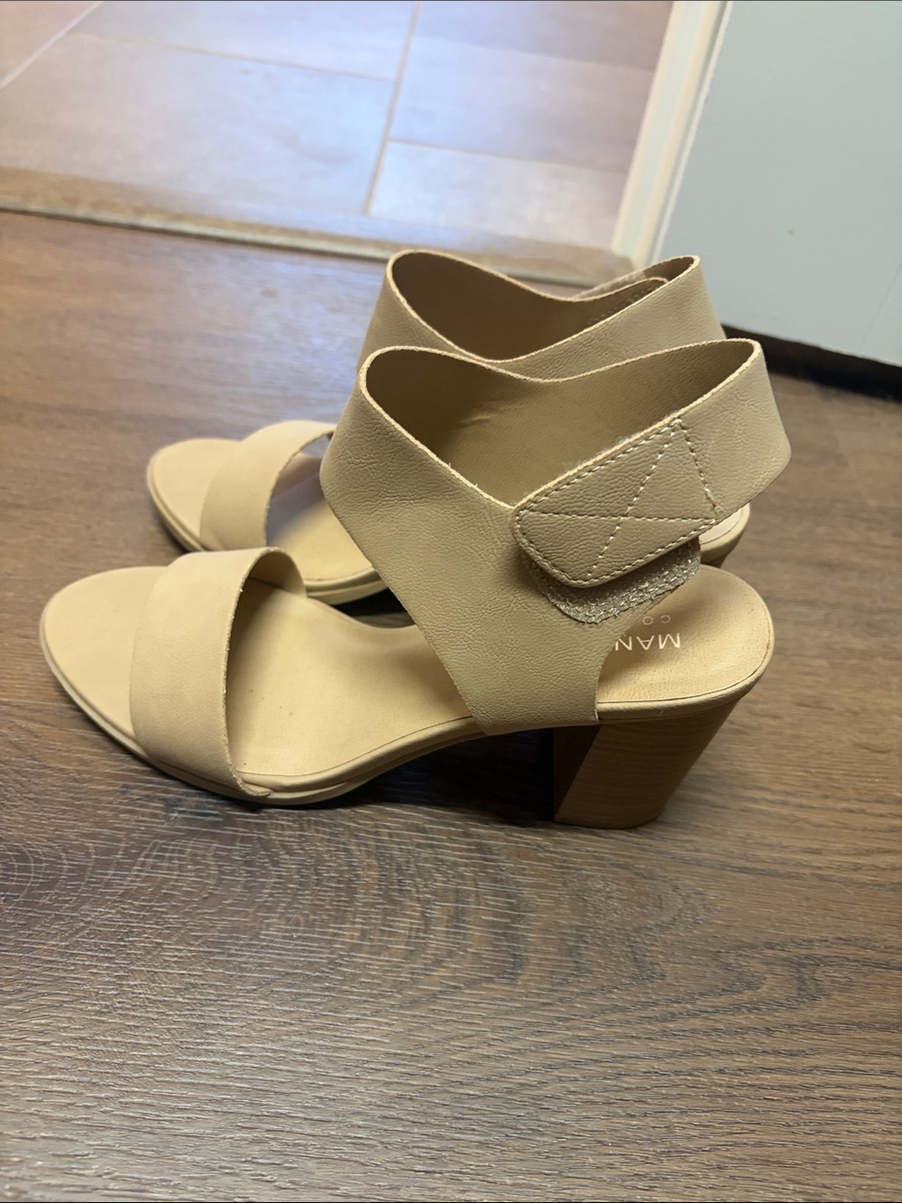 Women's Neutral Ankle-Strap Block Heel Sandals - Comfortable Beige